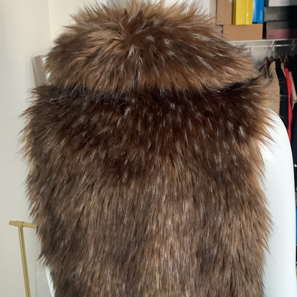 Faux Fur Vest Brown Fox - Medium - Picture 3 of 12